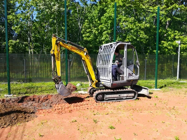 Фото Аренда мини-экскаватора 2,8 тн по Петербургу и Леноласти