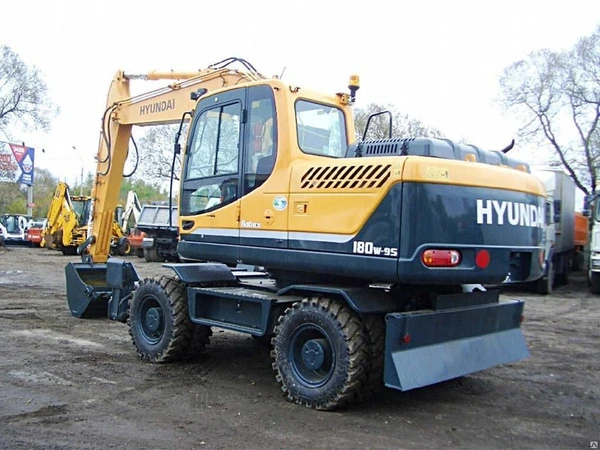 Фото Экскаватор HYUNDAI R180W-9S