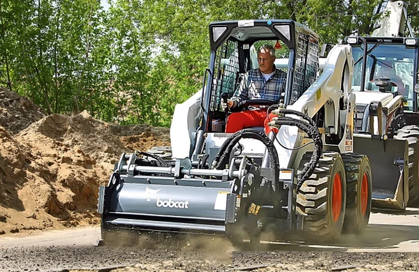 Фото аренда минипогрузчика bobcat в спб