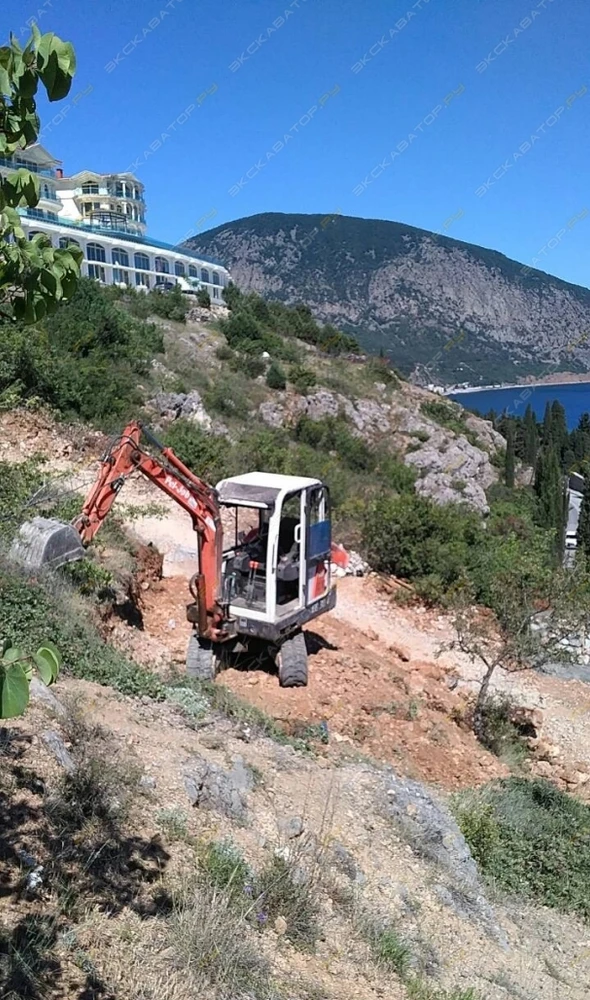 Фото Аренда мини-экскаватора Pel-Job EB30.4, Ялта