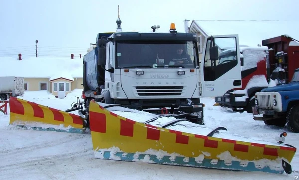 Фото Машина снегоуборочная КДМ на базе самосвал IVECO Trucker AM COMBI