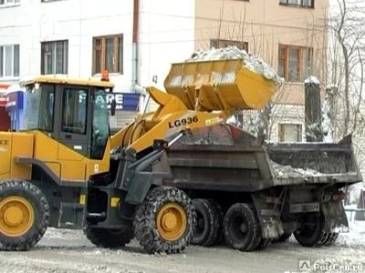 Фото Оперативная транспортировка снега