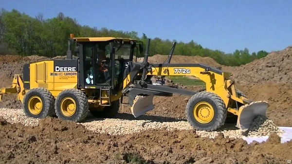 Фото Вызвать автогрейдер John Deere 570B