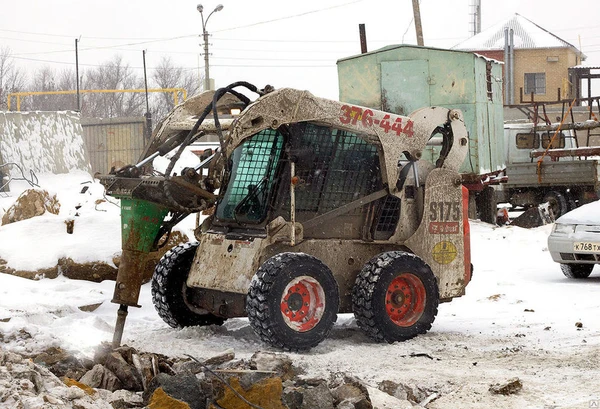 Фото Аренда мини-погрузчика Bobcat с гидромолотом