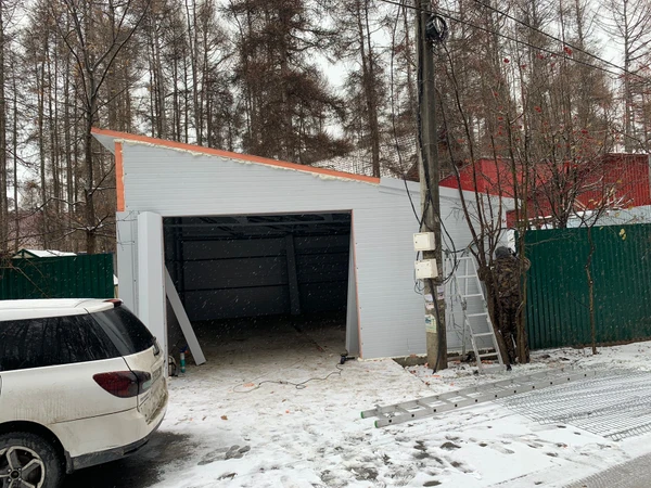 Фото Строительство гаражей из сендвич панелей